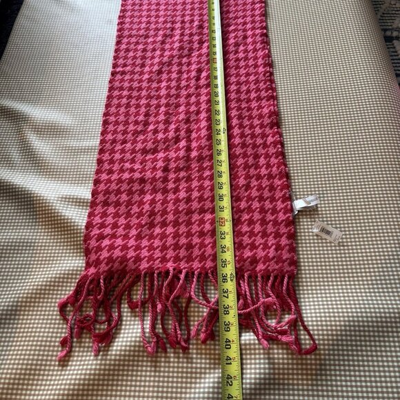 NWT Banana Republic Houndstooth Scarf Red Pink Fringe Preppy Old Money Scandi - Picture 13 of 14